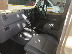 Toyota Land Cruiser 79 4.0 V6 single cab - Image 7