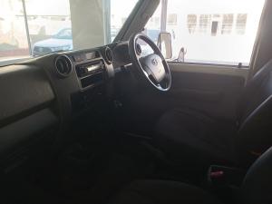 Toyota Land Cruiser 79 4.5D-4D V8 single cab LX - Image 7