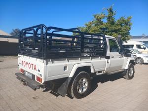 Toyota Land Cruiser 79 4.5D-4D V8 single cab LX - Image 2