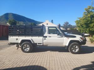 Toyota Land Cruiser 79 4.5D-4D V8 single cab LX - Image 3