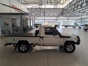 Toyota Land Cruiser 79 4.5D-4D V8 single cab LX - Image 3