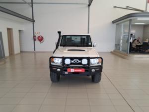 Toyota Land Cruiser 79 4.5D-4D V8 single cab LX - Image 4