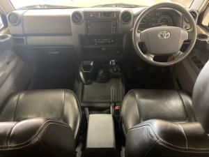 Toyota Land Cruiser 79 4.5D-4D V8 double cab LX - Image 7