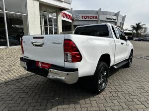 Toyota Hilux 2.4GD-6 Xtra cab Raider manual - Image 2