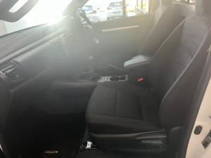 Toyota Hilux 2.4GD-6 single cab Raider manual - Image 7