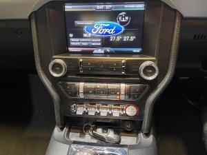 Ford Mustang 5.0 GT fastback - Image 18