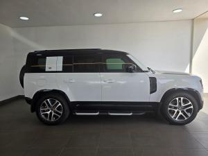 Land Rover Defender 110 D300 X-Dynamic SE - Image 3
