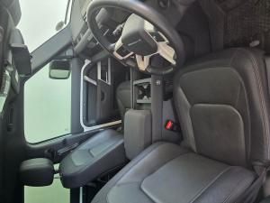 Land Rover Defender 110 D300 X-Dynamic SE - Image 7