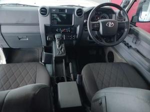 Toyota Land Cruiser 79 2.8GD-6 double cab - Image 8