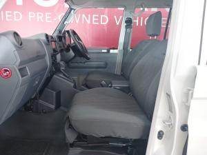 Toyota Land Cruiser 79 2.8GD-6 double cab - Image 9