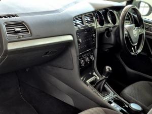 Volkswagen Golf 1.0TSI Trendline - Image 9