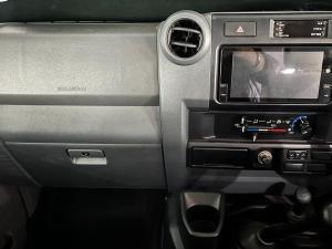Toyota Land Cruiser 79 4.5D-4D V8 double cab LX - Image 7