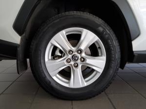 Toyota RAV4 2.0 GX - Image 9