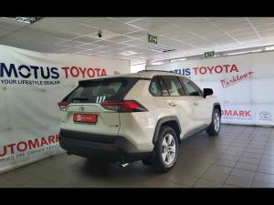 Toyota RAV4 2.0 GX - Image 2