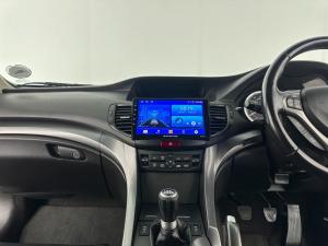 Honda Accord 2.0i - Image 17