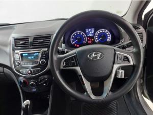 Hyundai Accent hatch 1.6 Fluid auto - Image 13