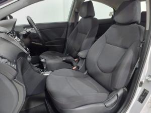 Hyundai Accent hatch 1.6 Fluid auto - Image 7
