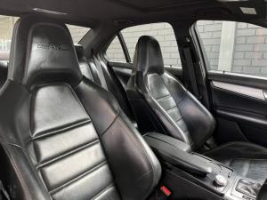 Mercedes-Benz C-Class sedan C63 AMG - Image 9
