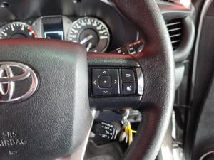 Toyota Hilux 2.4GD-6 single cab Raider manual - Image 16