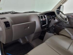 Hyundai H-100 Bakkie 2.6D deck - Image 9