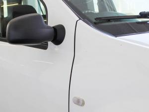 Nissan NP200 1.6i safety pack (aircon) - Image 10