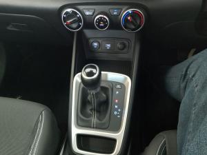 Hyundai Venue 1.0T Fluid auto - Image 16