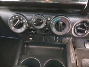 Toyota Hilux 2.4 GD-6 Raider 4X4 automaticD/C - Image 17