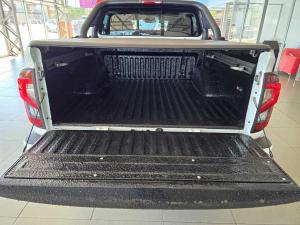 Nissan Navara 2.5D LE 4X4 automatic D/C - Image 5