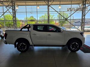 Nissan Navara 2.5D LE 4X4 automatic D/C - Image 6