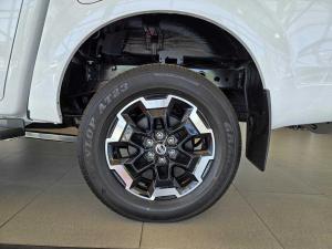 Nissan Navara 2.5D LE 4X4 automatic D/C - Image 9