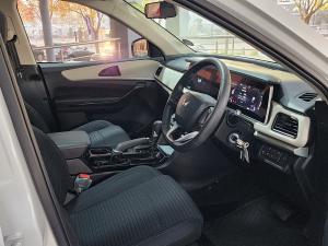Mahindra XUV700 2.0T AX5 - Image 13