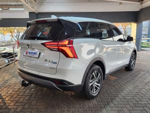 Mahindra XUV700 2.0T AX5 - Image 5