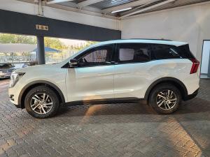 Mahindra XUV700 2.0T AX5 - Image 8
