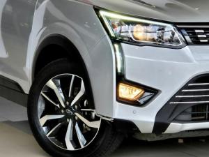 Mahindra XUV300 1.5TD W8 - Image 5