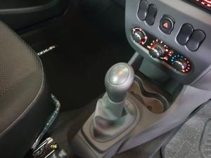 Nissan NP200 1.6i safety pack (aircon) - Image 15