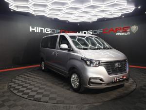 Hyundai H-1 2.5VGTi bus Elite 12-seater - Image 1