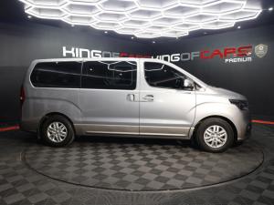 Hyundai H-1 2.5VGTi bus Elite 12-seater - Image 3
