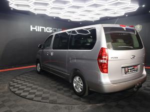 Hyundai H-1 2.5VGTi bus Elite 12-seater - Image 4