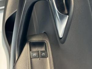 Volkswagen Polo Vivo hatch 1.6 Highline - Image 12