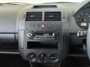 Volkswagen Polo Vivo sedan 1.4 Trendline auto - Image 14