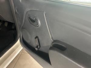 Nissan NP200 1.6i safety pack (aircon) - Image 6