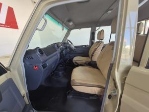 Toyota Land Cruiser 79 4.0 V6 double cab - Image 11