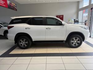 Toyota Fortuner 2.4GD-6 manual - Image 5