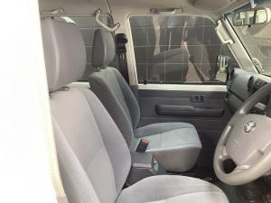Toyota Land Cruiser 79 4.0 V6 double cab - Image 20