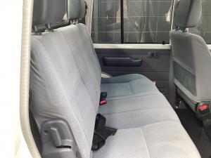 Toyota Land Cruiser 79 4.0 V6 double cab - Image 21