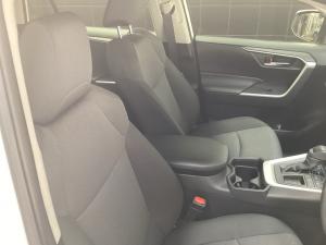 Toyota RAV4 2.0 GX auto - Image 23