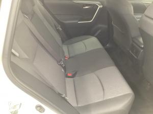 Toyota RAV4 2.0 GX auto - Image 24