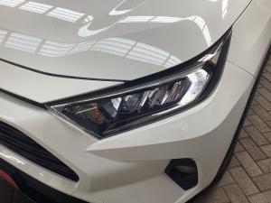 Toyota RAV4 2.0 GX auto - Image 33