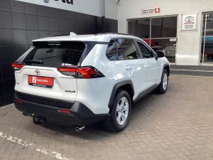 Toyota RAV4 2.0 GX auto - Image 2