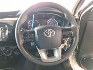 Toyota Hilux 2.4GD-6 4x4 SR - Image 8
